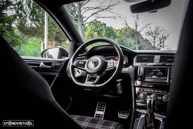 VW Golf 2.0 TSi GTi DSG - 40