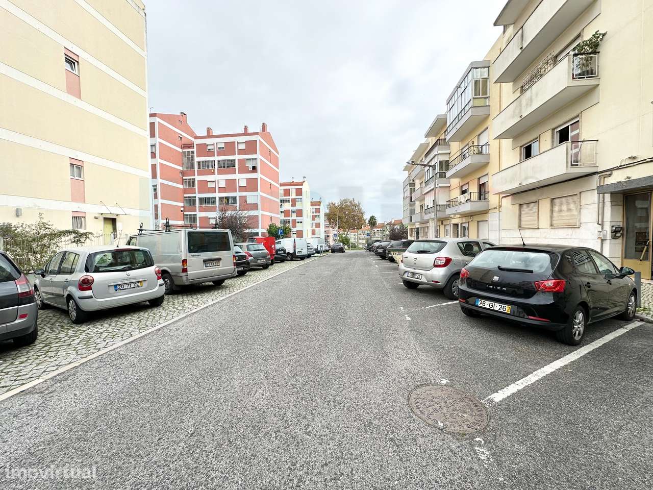 Apartamento T4 Remodelado e Mobilado Charquinho, Benfica-34