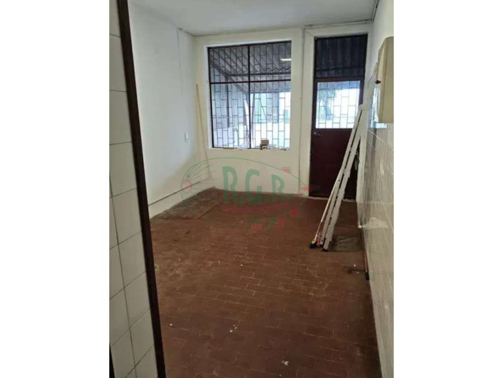 Espaço Comercial (103m2) - Junto à Câmara - Grande imagem: 4/12