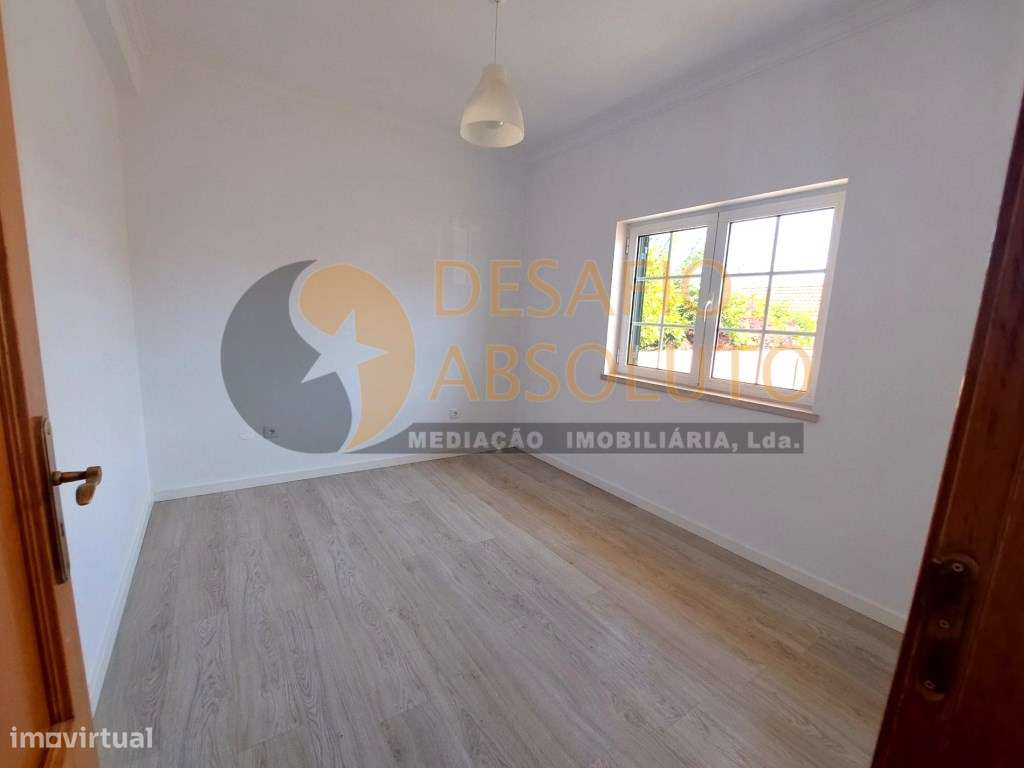 Moradia em Banda T4 c/ Piscina e Garagem. Quinta da Serralheira - S...-8