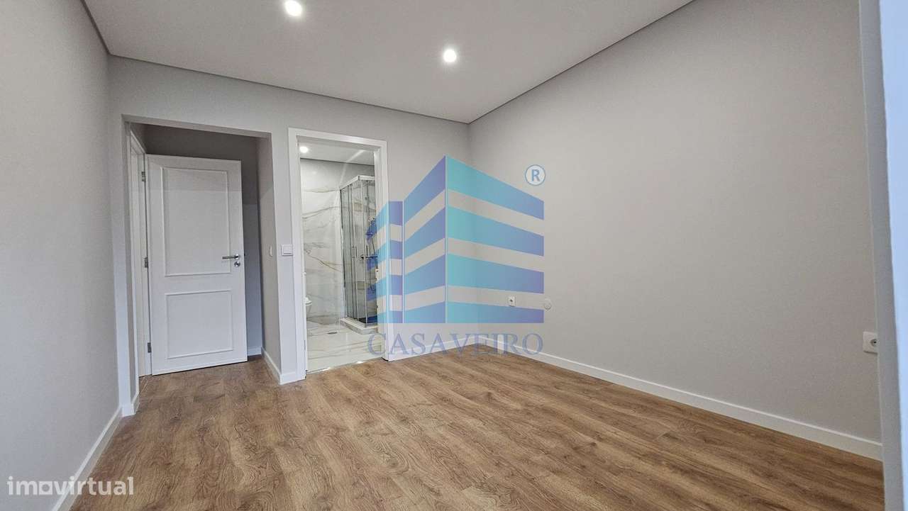 Apartamento T2+1 com terraço em Esgueira-5