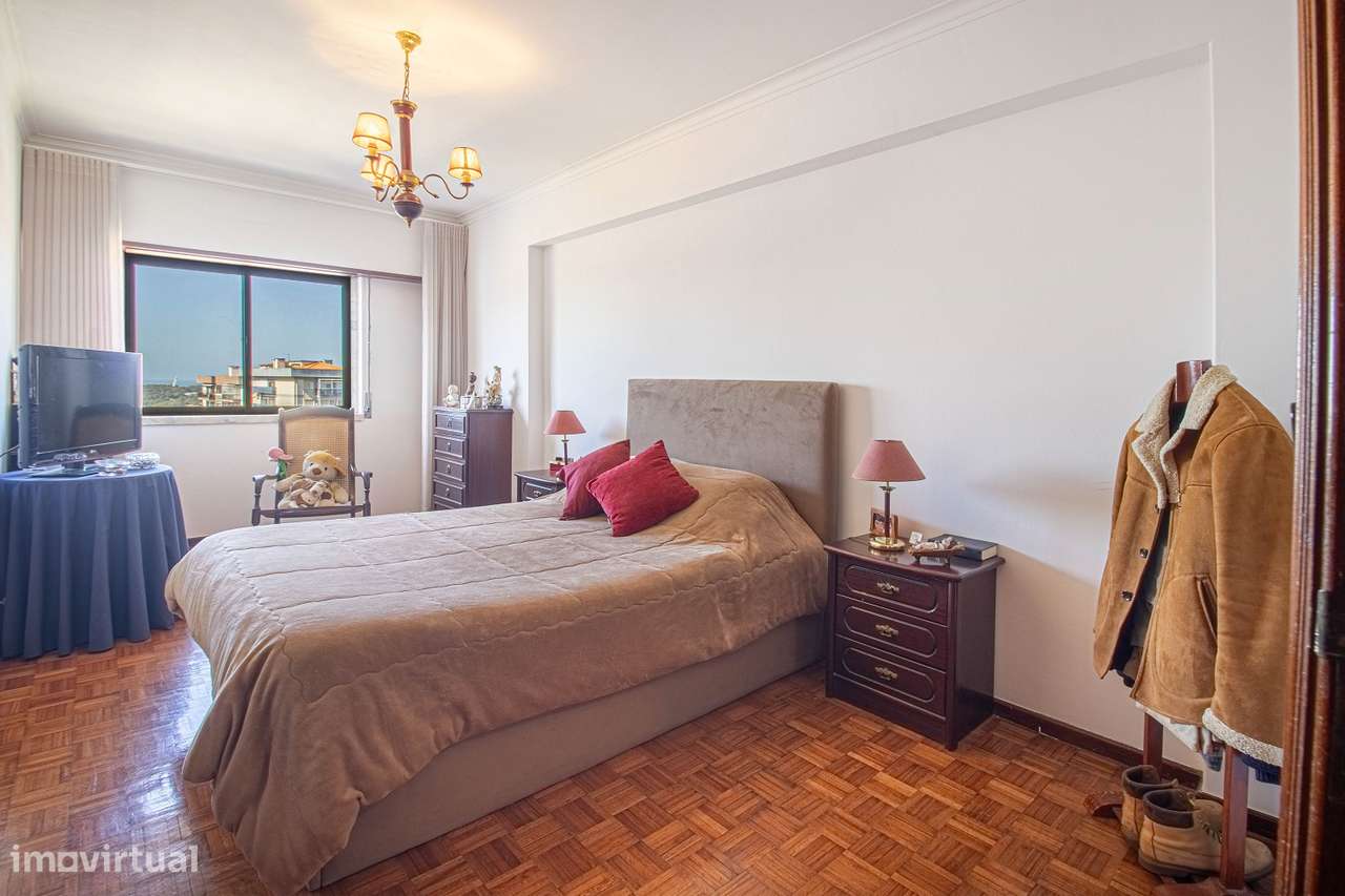 Apartamento T3 com garagem em Carnaxide-12