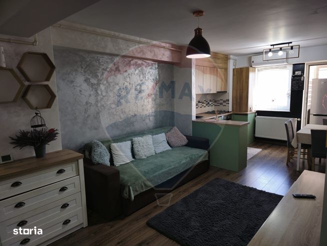 Apartament cu 3 camere de vânzare, cartier FIALD-12