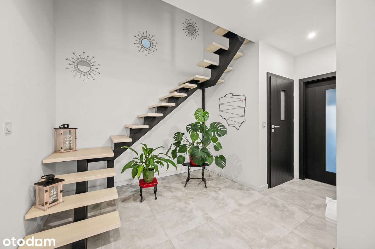 Nowoczesny, wyposażony i energooszczędny dom  z 2021 roku-6