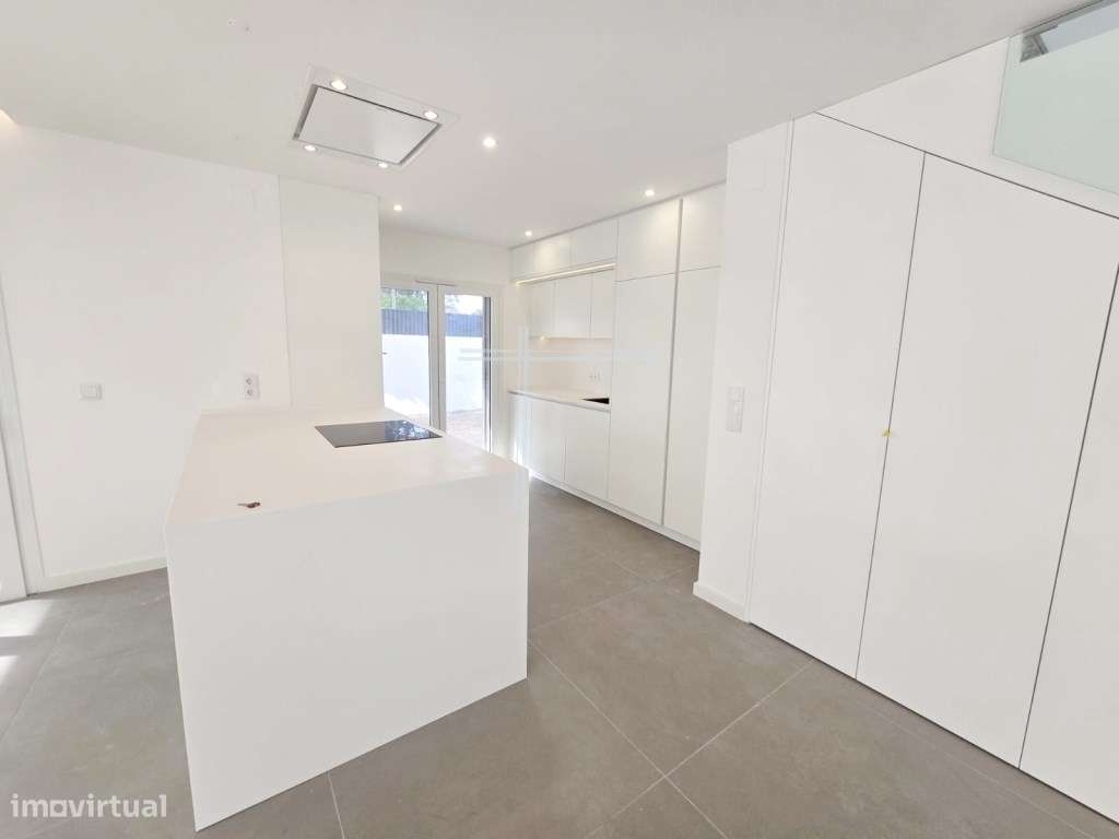 Moradia Isolada com piscina e garagem - Aroeira-10