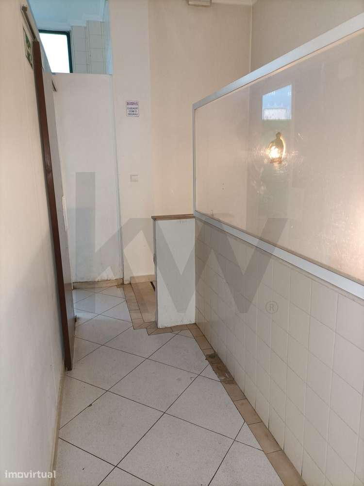 VENDA | ESPAÇO COMERCIAL COM ARRECADAÇÃO – CENTRO DE ALVERCA-21
