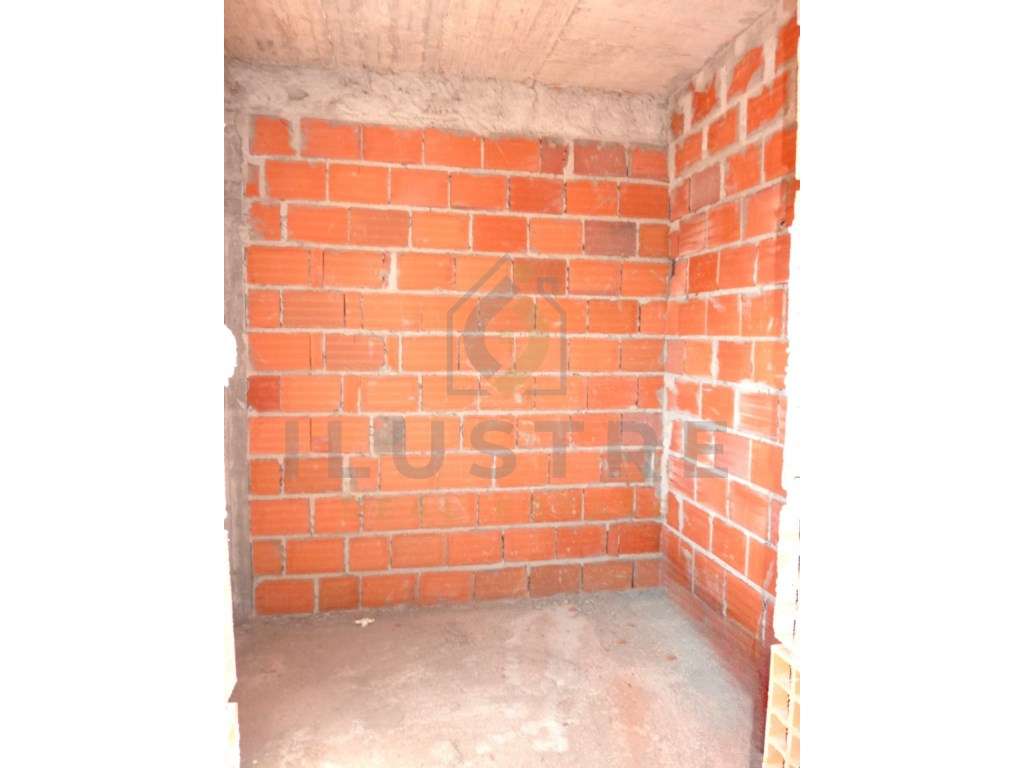 Moradia T3 em construção com logradouro e garagem em Sesimbra-19