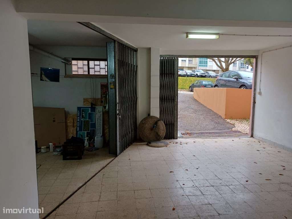 Garagem nos Pinheirinhos - Setúbal-1