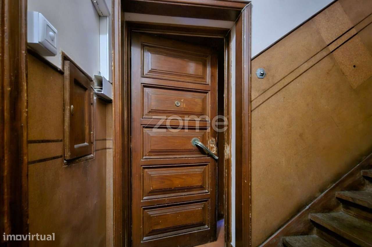 T1 para recuperar e arrendar, junto ao Campo Pequeno - Grande imagem: 4/21