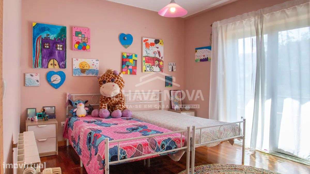 Moradia V3 de quatro frentes - Perosinho-16