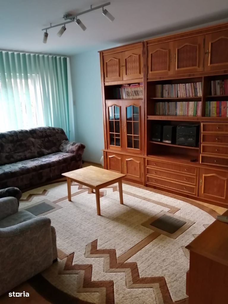 Apartament decomandat, et.2/4, centrală termica, Rovine