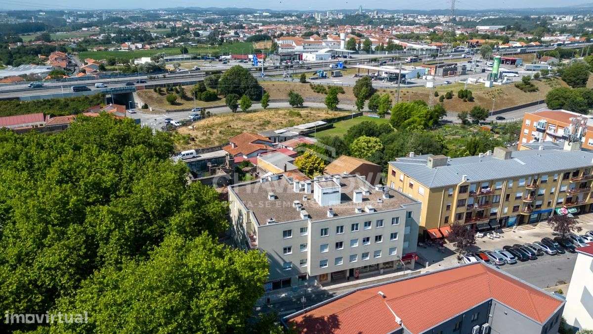 T2 c/ Lugar de Garagem e Arrumos em Custóias (Matosinhos)-11