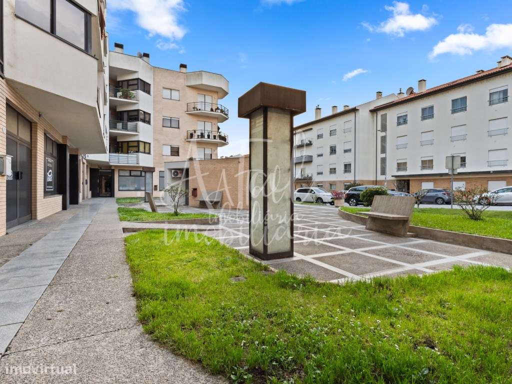 Duplex T5 no centro de Ponte de Lima com terraço panorâmico e 2 gar...-49