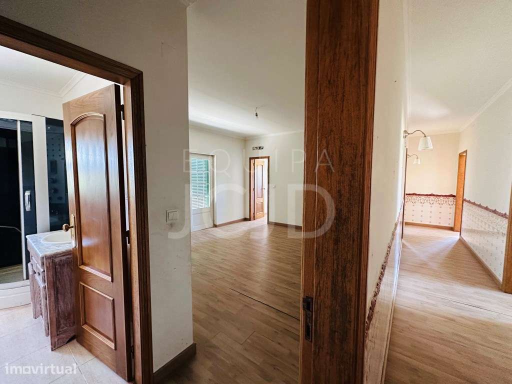 Moradia T5 com Garagem e Terreno Amplo - Quinta do Pinheirinho, San...-12