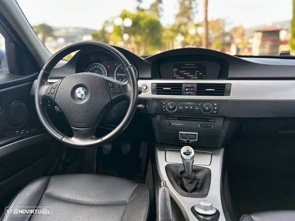 BMW 320 d EfficientDynamics Navigation - 10
