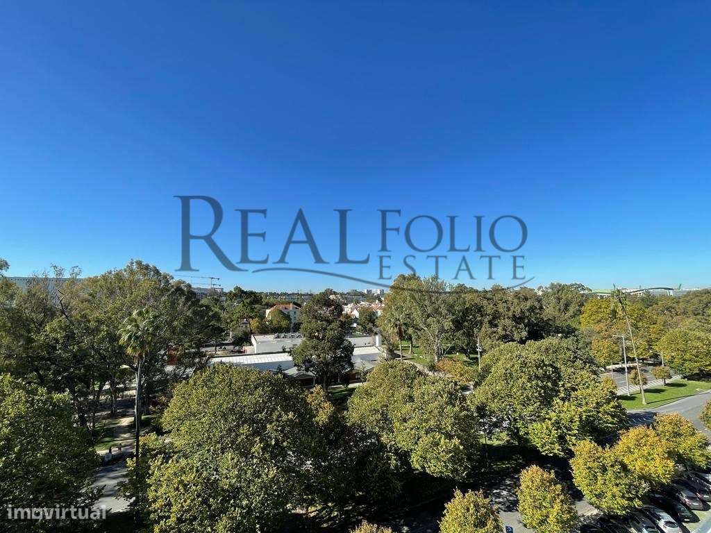 LUXUOSO APARTAMENTO DUPLEX T2 COM TERRAÇO INSERIDO EM CONDOMÍNIO CO... - Grande imagem: 2/28