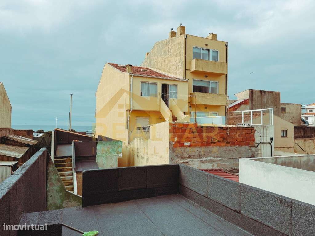 Moradia com vistas de mar para restauro em Vila do Conde - Grande imagem: 2/27