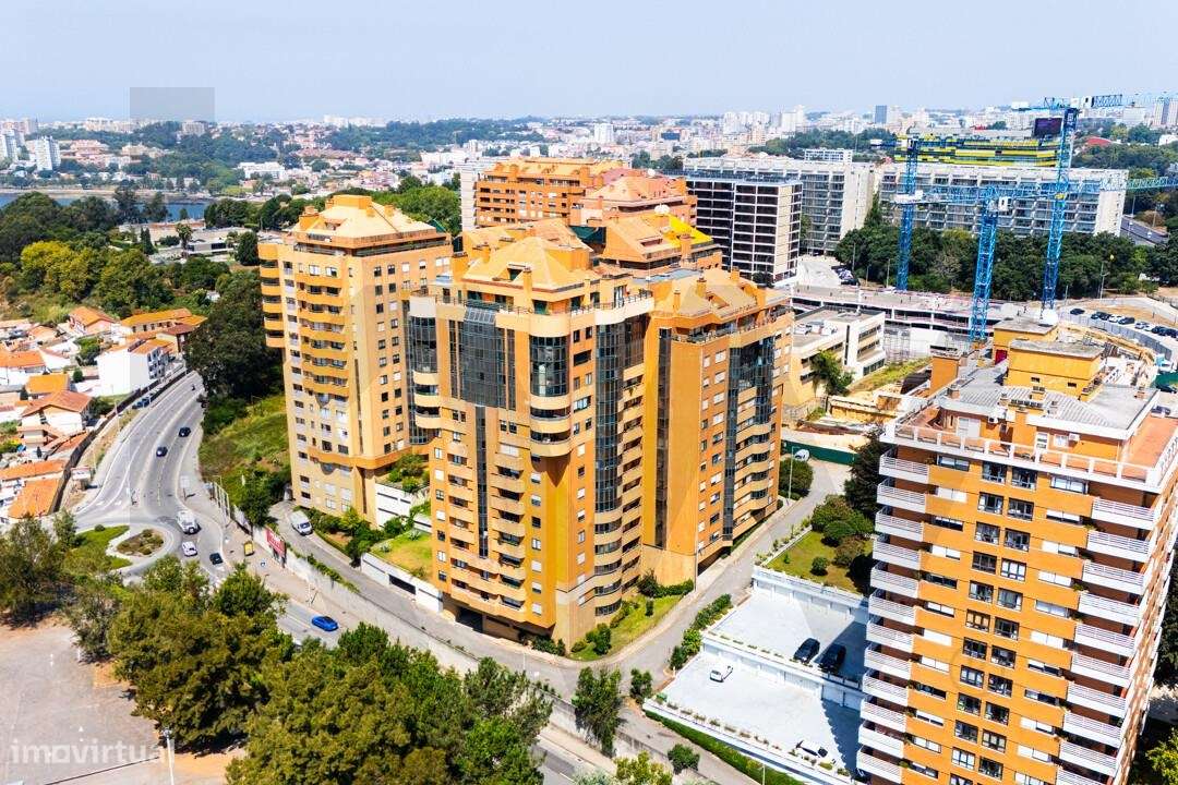 T2 Remodelado com 97 m2 e Garagem | Jardins da Arrábida-29
