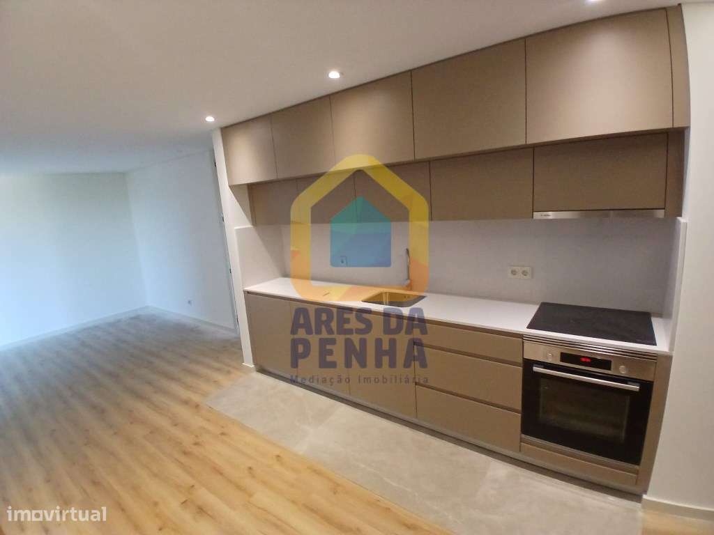 Apartamento T2+1 com Varanda e Garagem-7