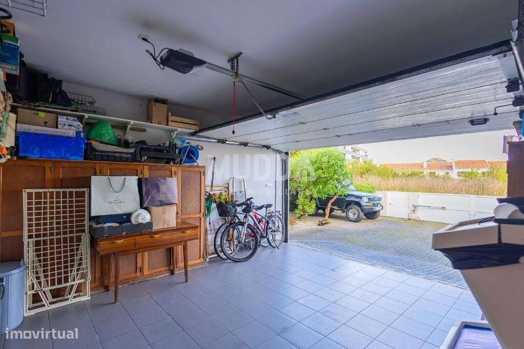 Viver na Torreira: Moradia T4 com Luz Natural e Espaço Exterior Único-41