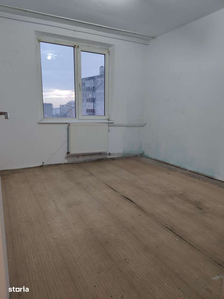 Apartament de renovat 3 camere 70mp bloc 1982 2 grupuri sanitare