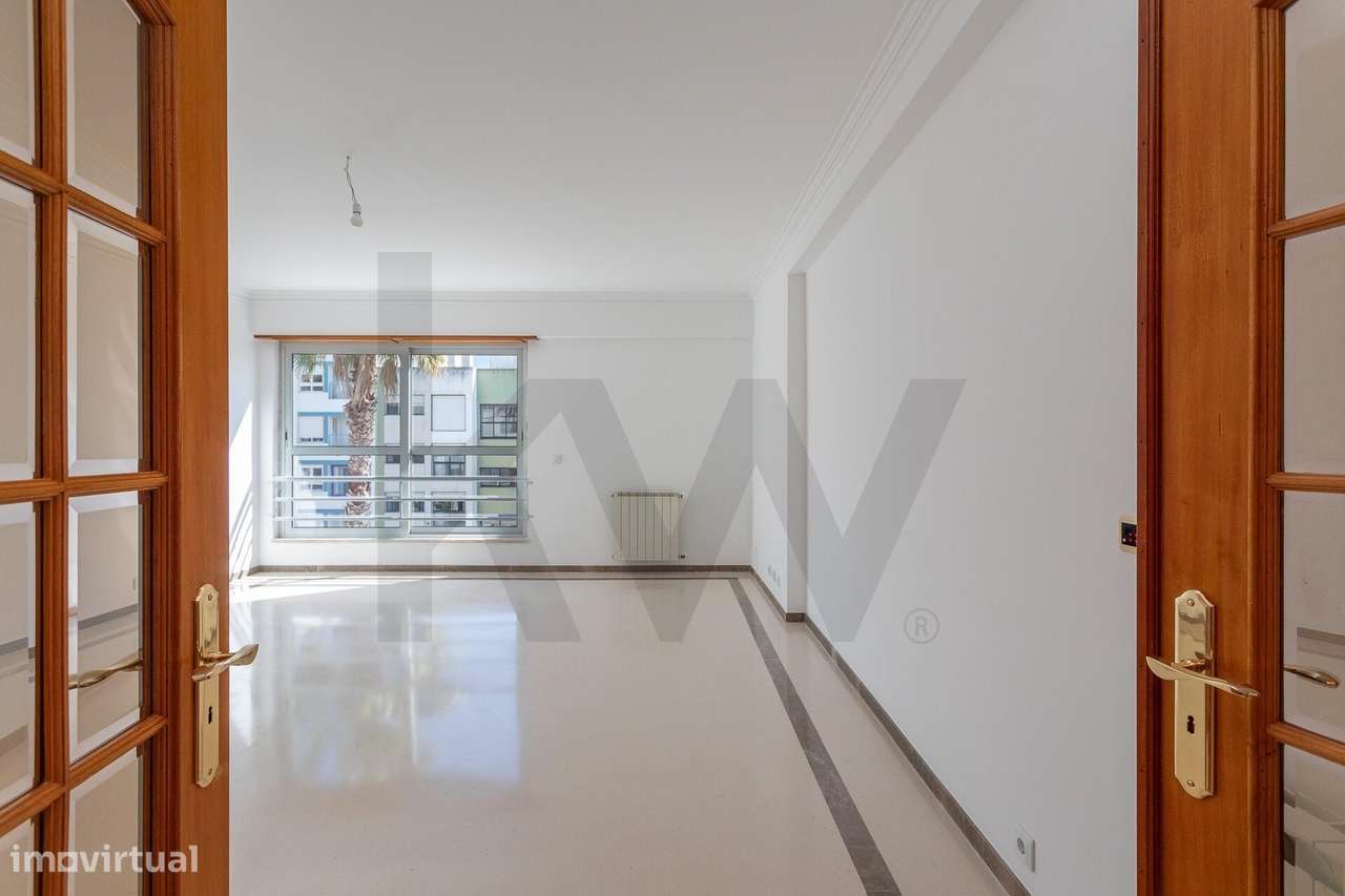 Excelente T3 em Paço de Arcos com: Garagem; Arrecadação; - Grande imagem: 5/31