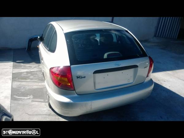 Traseira/Frente/Interior Kia Rio 2001 - 2