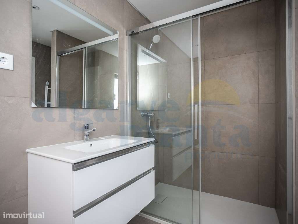 Exclusiva Moradia T4 de Luxo à Beira-Mar com Piscina Privada, Estac...-13