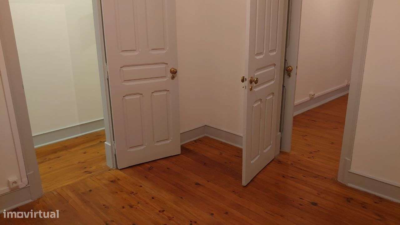 T4 remodelado R Angela Pinto junto Mercado Arroios-6