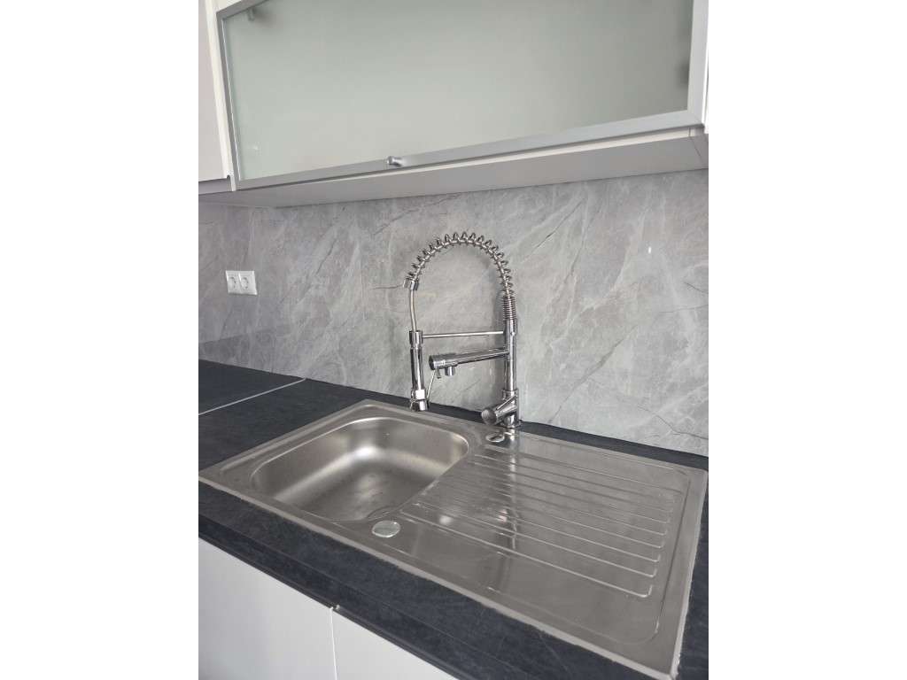 Apartamento T2 renovado em Benfica-22