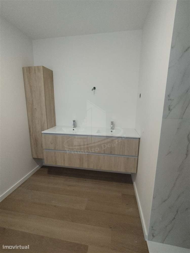 Moradia de 2 pisos com vistas fabulosas-24