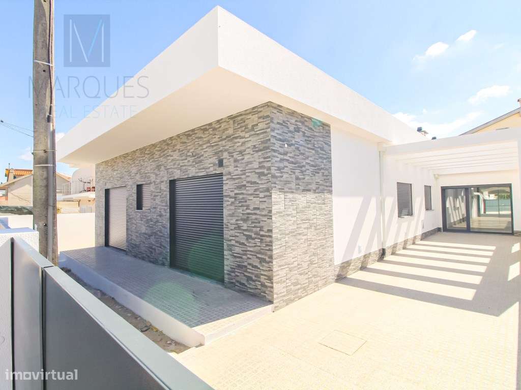 Moradia T3+1 Isolada Térrea em Fernão Ferro - Grande imagem: 1/25