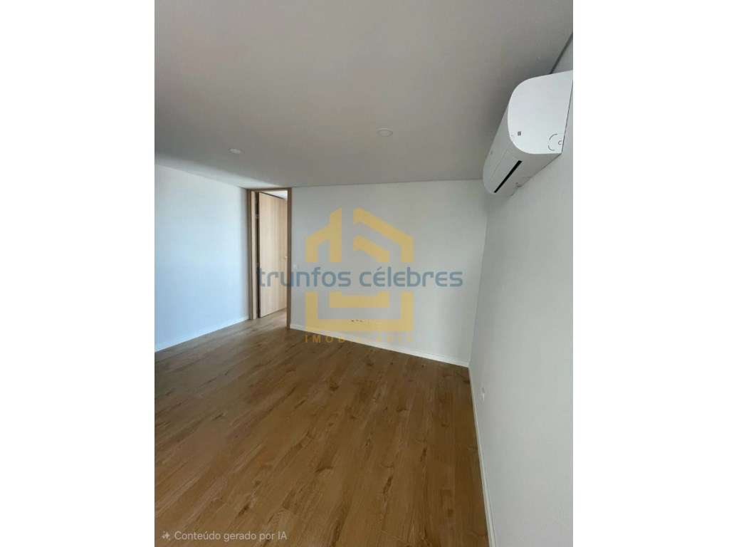 Apartamento T2 Novo | 3 º Andar | 3 Varandas | Lugar de garagem par...-12