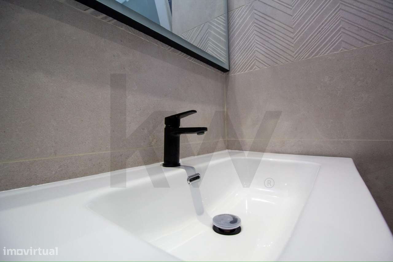 Moradia V3 Remodelada com Suite, Terraço, Churrasqueira e Aproveitamen - Grande imagem: 5/39