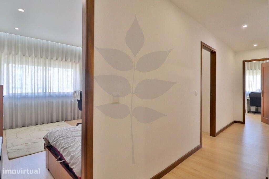 Apartamento T4 na freguesia de Lamaçães-35
