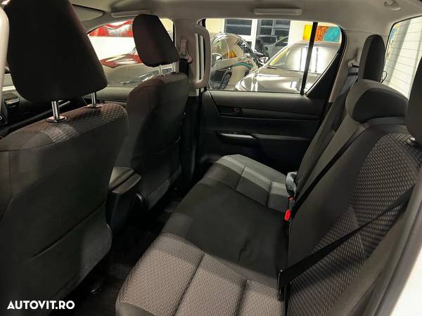 Toyota Hilux 2.4D 150CP 4x4 Double Cab 6MT Comfort - 10