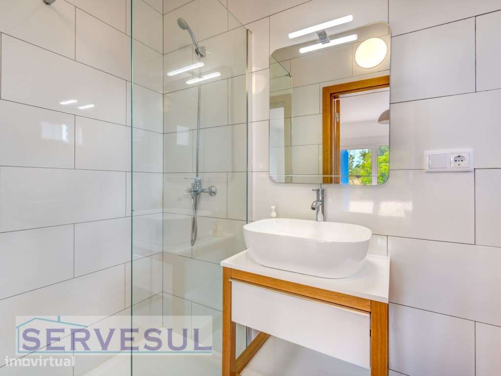 Luxuosa Moradia de luxo de 2 andares composta por 4 quartos, com um...-31