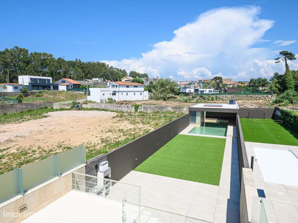 Moradia com Piscina em 1ª linha de Praia - Grande imagem: 4/52