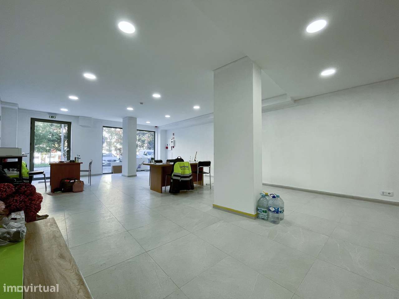 Loja c/ Box Tripla e 2 Parqueamentos - Póvoa de Santa Iria - Grande imagem: 3/16