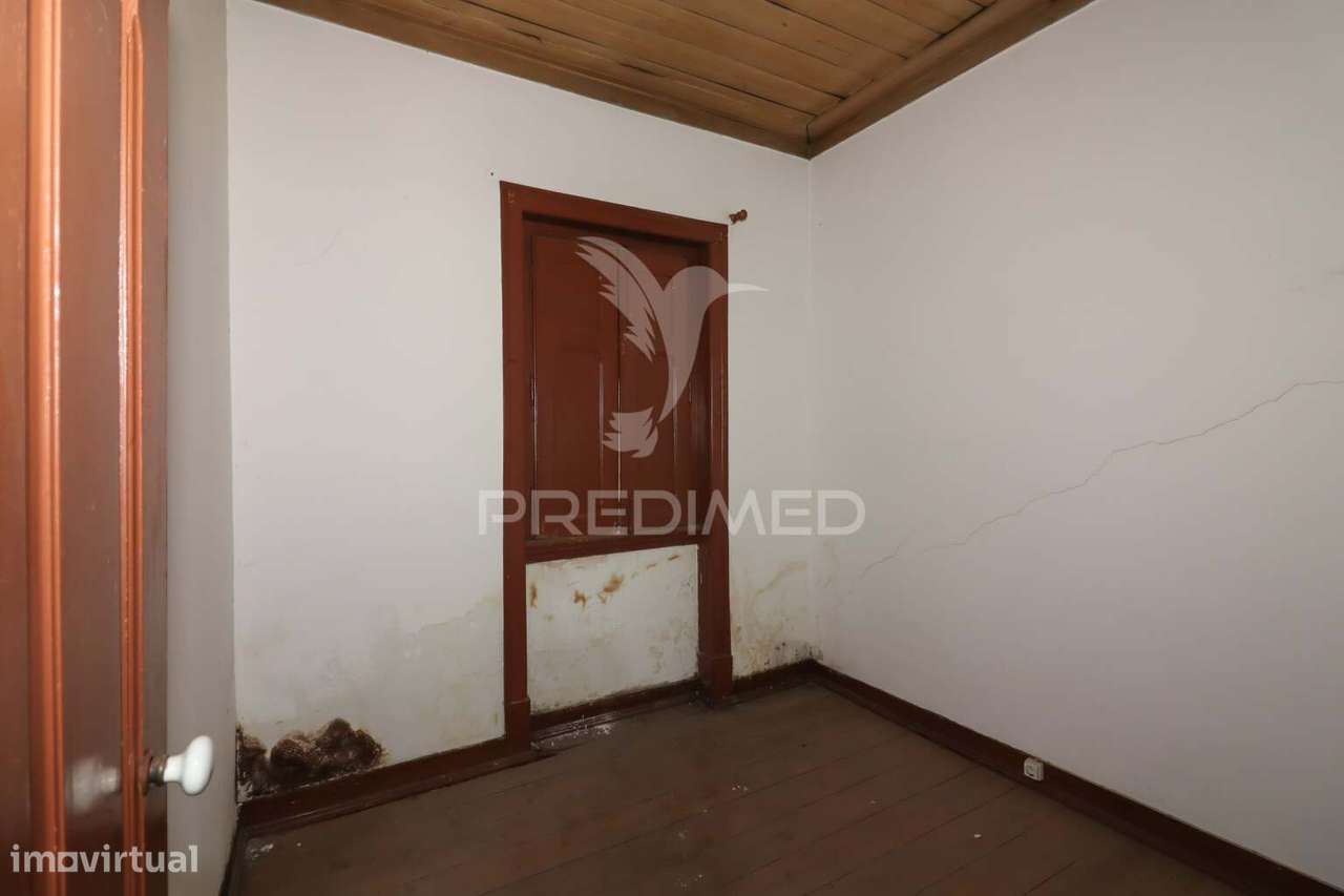 Prédio com 2 apartamentos e área de armazém em Alenquer - Grande imagem: 4/21