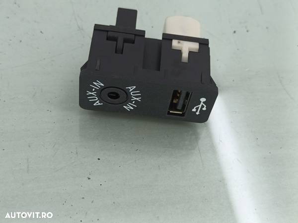 Conector auxiliar USB BMW SERIA 3 F30 2.0 D   N47D20C 2012-2018  9229246 - 1