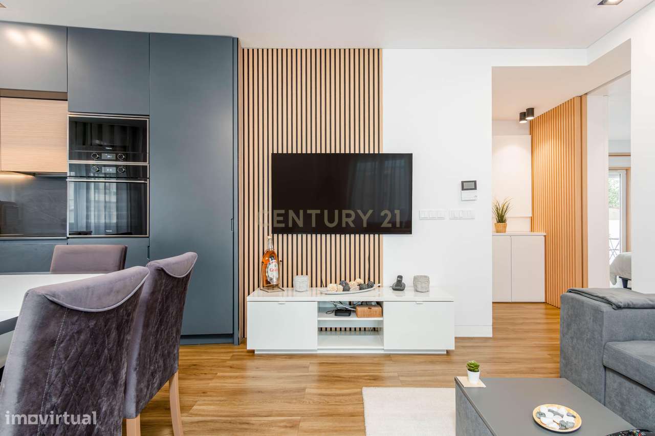 Apartamento Renovado com Terraço na Pontinha-15