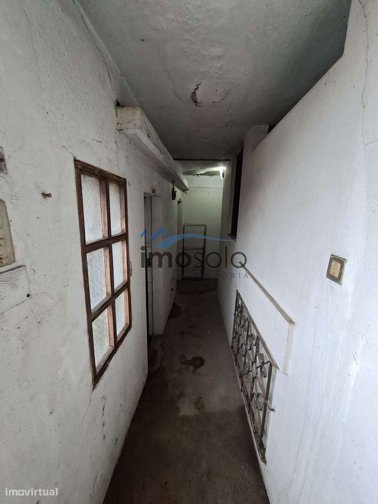 Moradia T2 com Oportunidade de Recuperação e Negócio Integrado-10