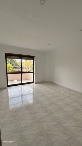 Apartamento T1 totalmente remodelado em Almada-10