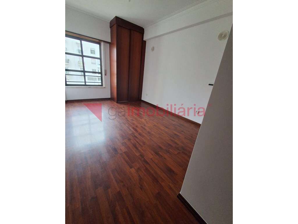Apartamento T2+2 em Paredes, Alenquer-11