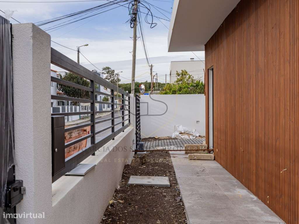 Elegante Moradia T3 + 1 Recém-Construída, Três Suites, Acabamentos ... - Grande imagem: 4/60