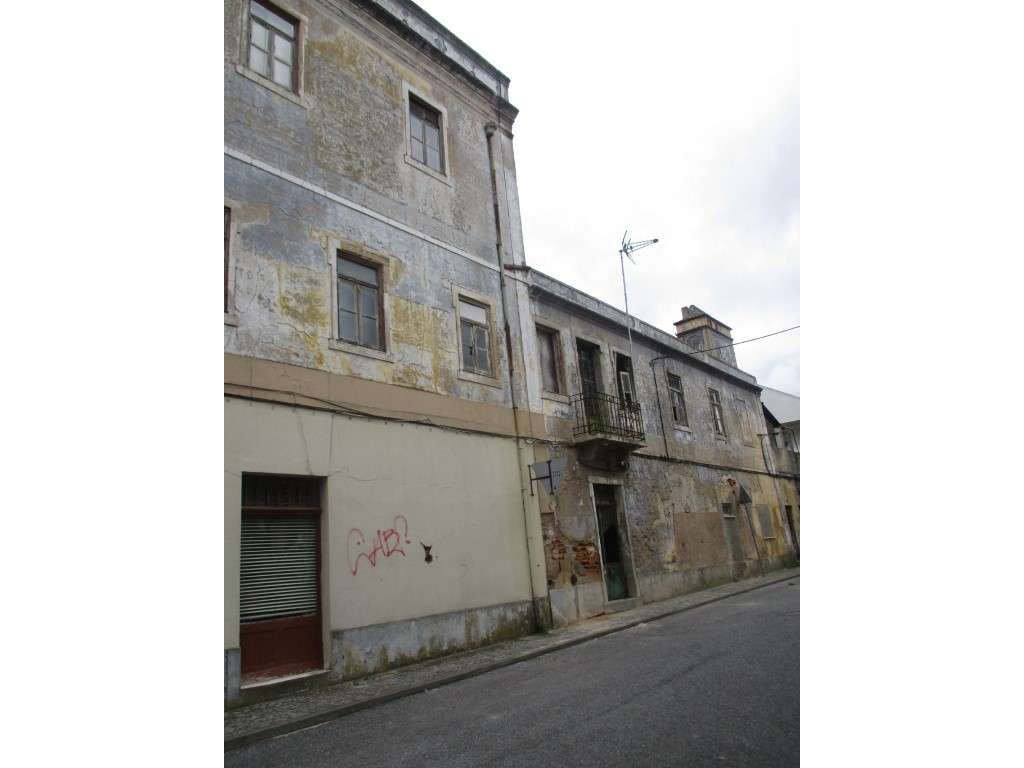 Prédio no Centro de Vendas Novas - Grande imagem: 2/15