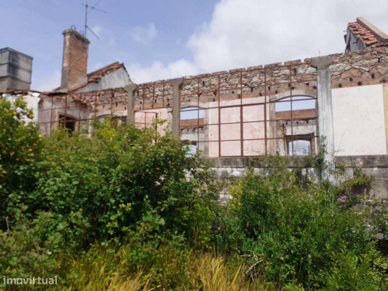 Casa de habitação T7 em Pedra por recuperar com terreno de 2040m2 - Grande imagem: 5/60
