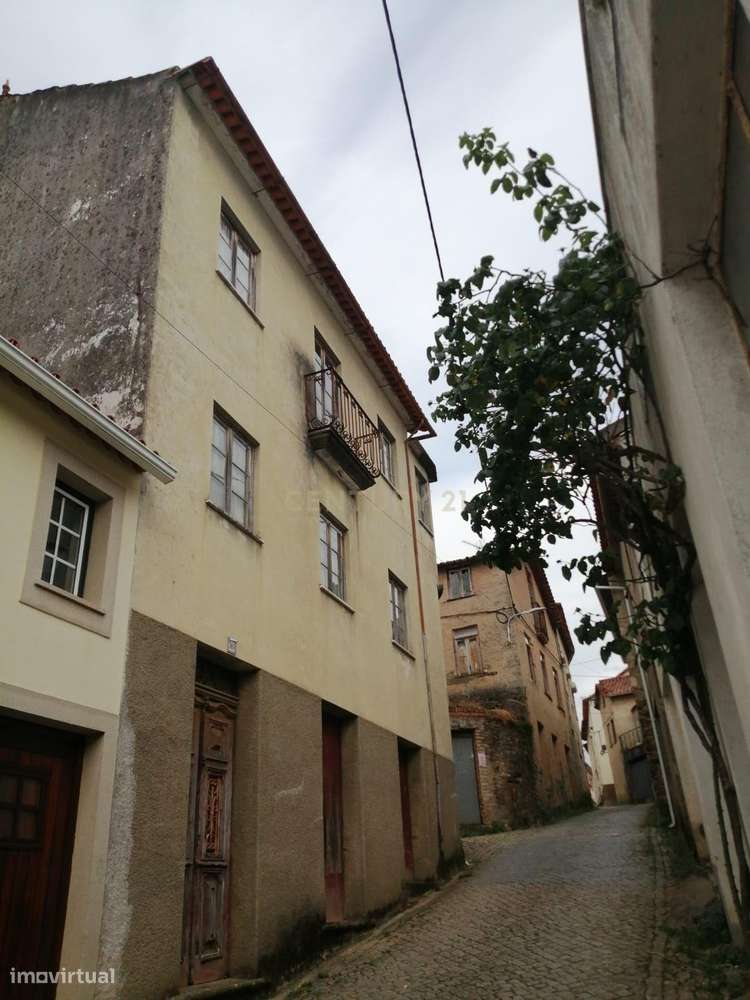 Moradia T4 para remodelação - Arganil - Grande imagem: 4/19