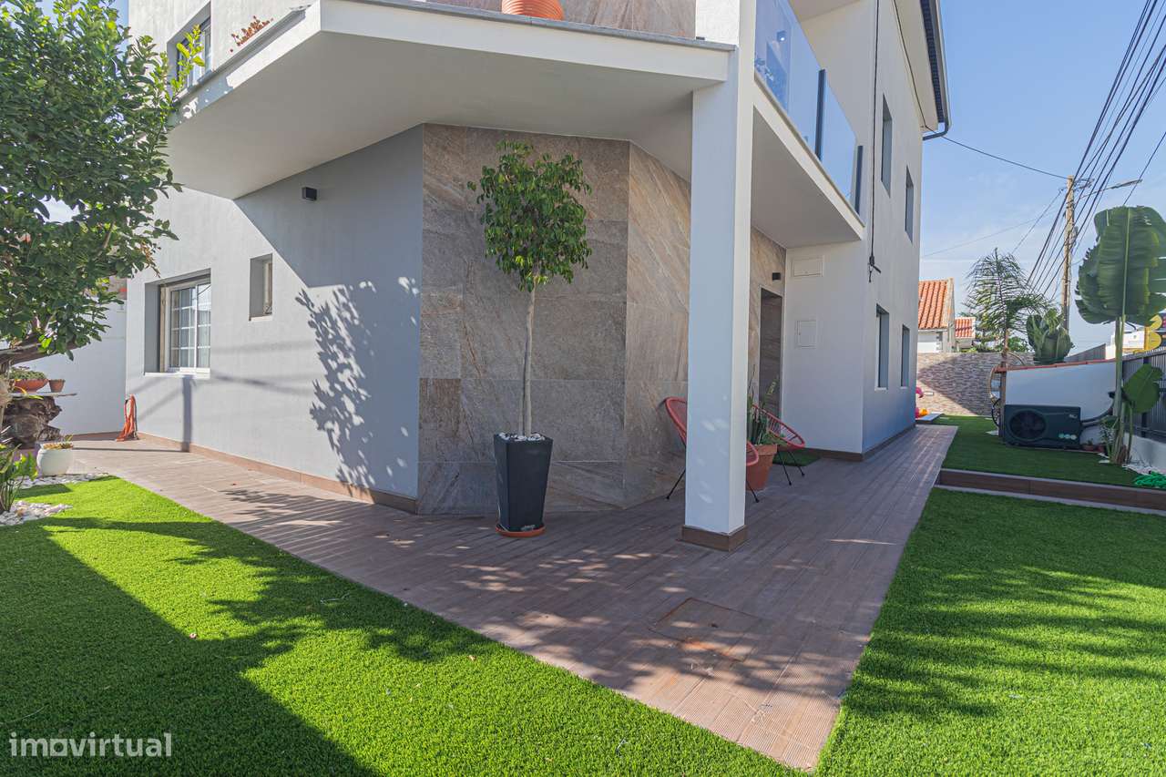 Moradia Isolada T4 com piscina  em Pinhal Frades, Fernão Ferro-46